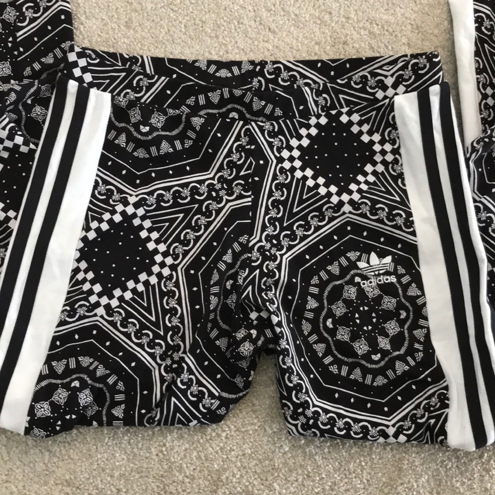 Rare Adidas Leggings - Picture 3 of 5